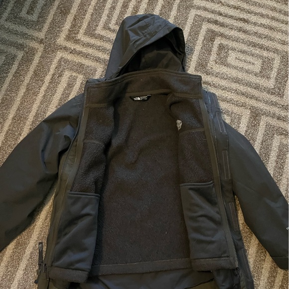 The North Face- Boys shell and w/ fleece zip - Picture 6 of 9
